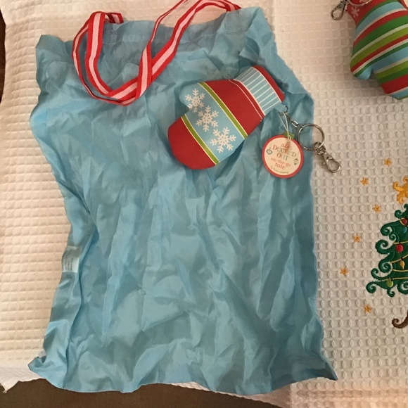 NWT Two’s Company All decked out on the go tote with key chain and toggle - Picture 4 of 8